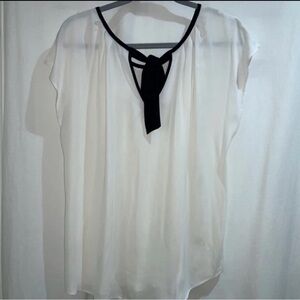 LC Lauren Conrad White Cap Sleeve Blouse with Black Tie Bow Trim XXL 18/20 2X
